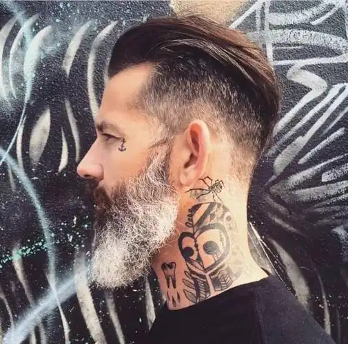 Anh trai thật kiêu ngạo