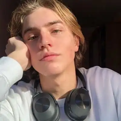 6686体育app铁牌作者Scarlett