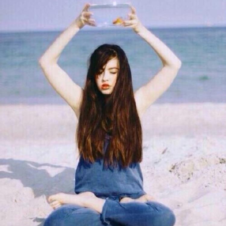 6686体育app铁牌作者Laura