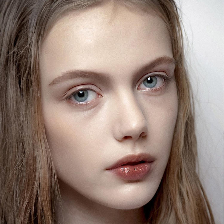 cô gái nổi tiếng