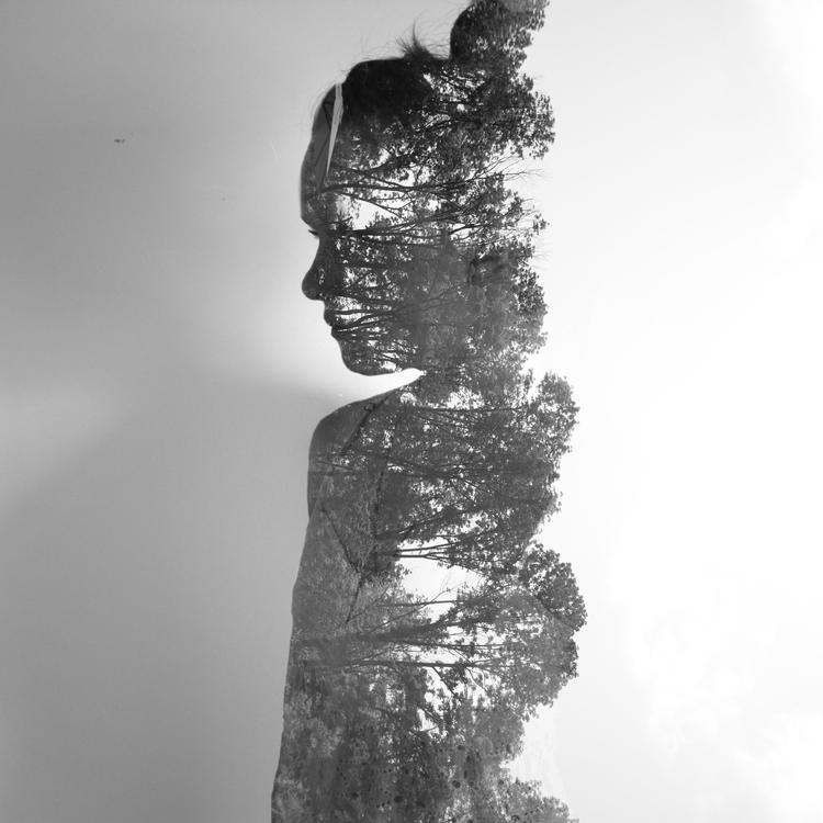 Nắm tay nhau hồi tưởng