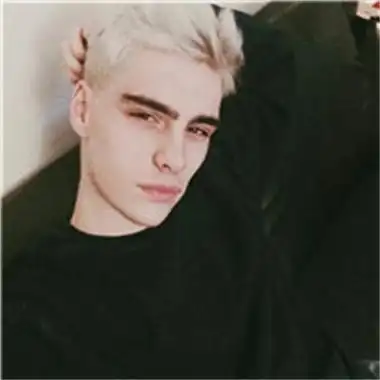 Lúm đồng tiền xuất hiện