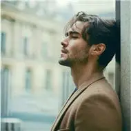 Cười đến tê cả mặt