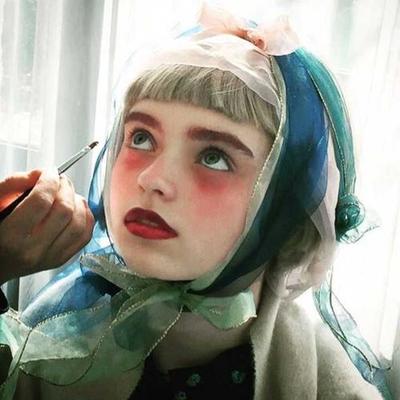 Bấm vào cả thế giới