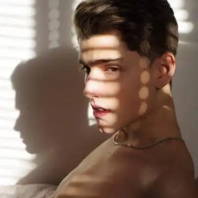 6686体育app铁牌作者Paige